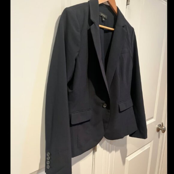 Ann Taylor - Notched One Button in Seasonless Stretch - Picture 3 of 6